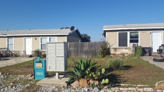 total de 22 apartamentos (Aster y Dallas St) - 200A Aster St