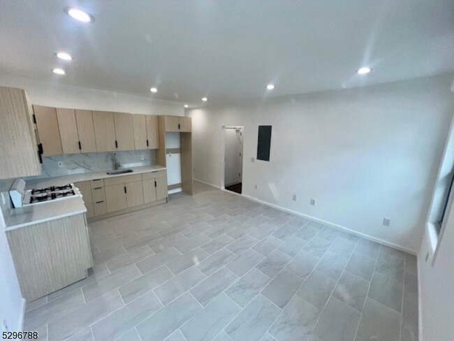 Building Photo - 40 Speedwell Ave