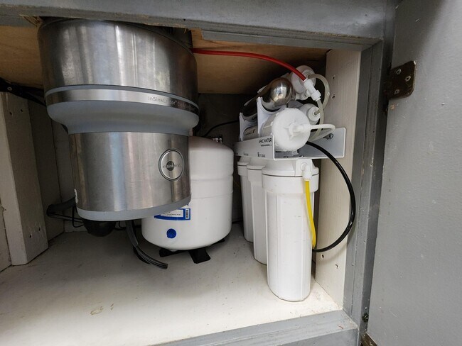 Reverse Osmosis / UV Filtration System for Drinking Water - 3749 W El Segundo Blvd