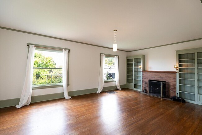Foto del edificio - Spacious 3BR Home near parks & shops in North Berkeley