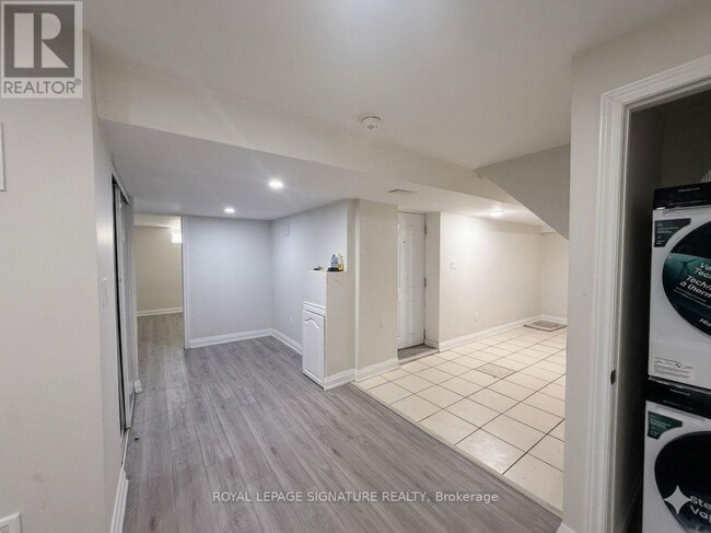 Building Photo - 806 Envoy Dr