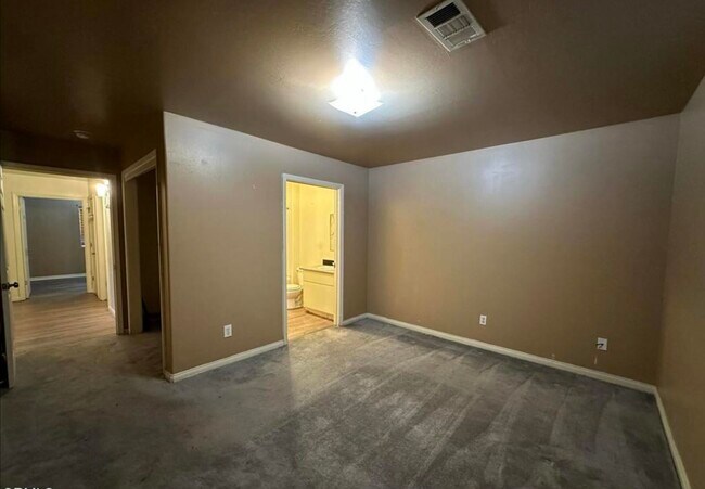 Building Photo - 130 8th St