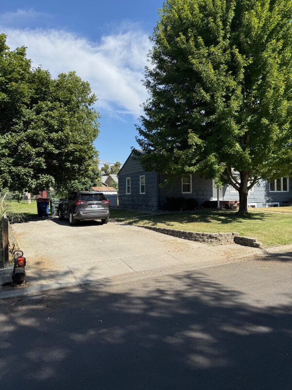 Foto principal - 302 Douglass Ave