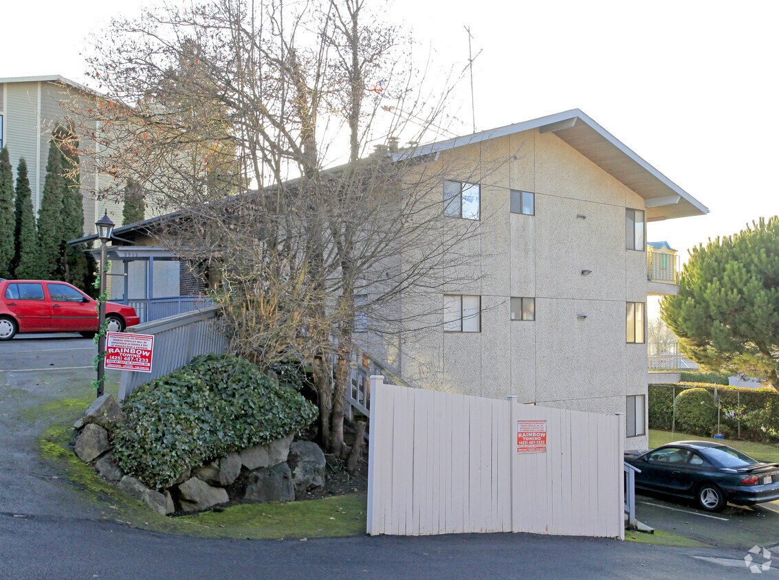 Primary Photo - VILLAGE PLAZA