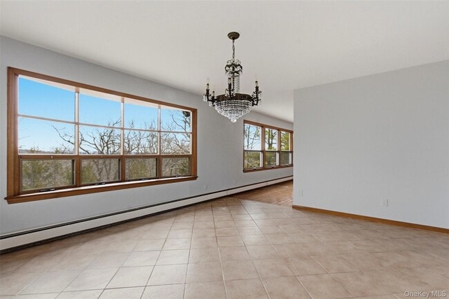 Building Photo - 27 Allapartus Cir