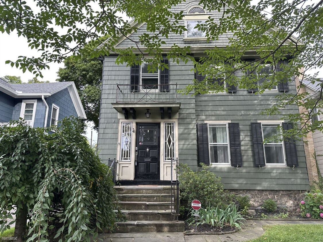 Primary Photo - 4 br, 1.5 bath House - 4 Upton Park