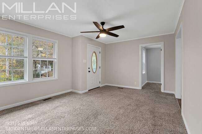 Foto del edificio - Charming Three Bedroom Home with Natural Privacy and Prime Location