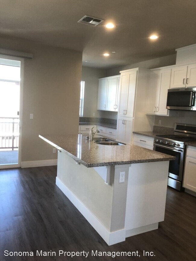 Building Photo - 3 br, 3.5 bath House - 686 E Cotati Avenue