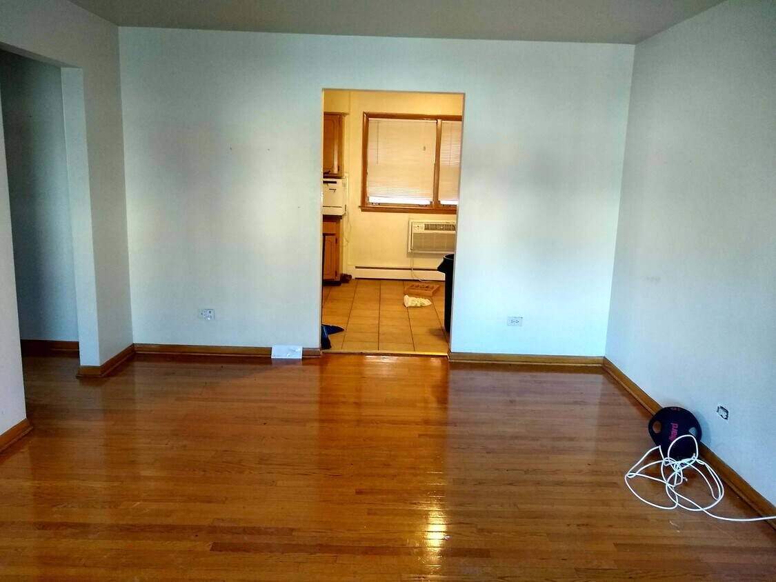 Foto principal - 8657 W Berwyn Ave