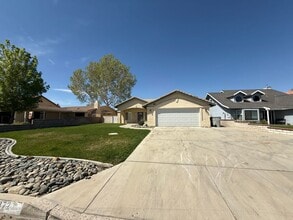 Building Photo - 13372 Country Club Dr