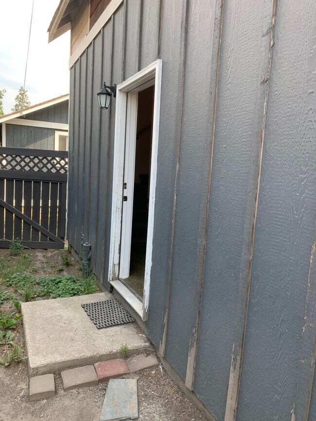 Foto del edificio - Studio in Downtown Bend with Garage