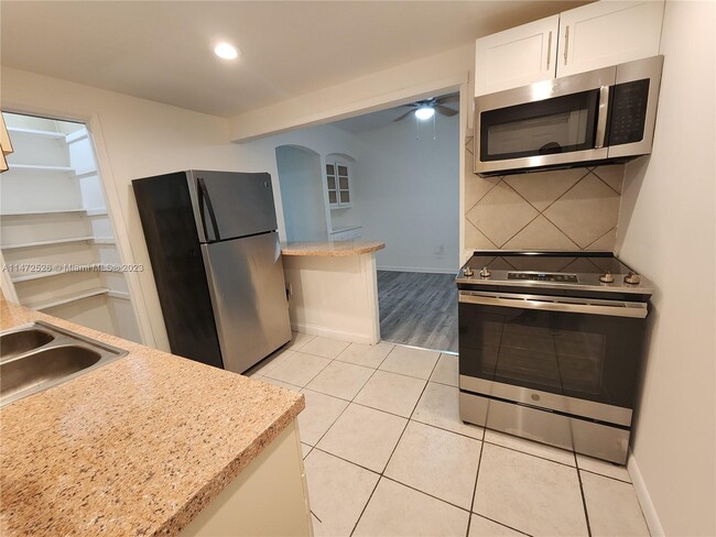 Foto del edificio - 405 NW 64th St