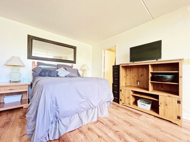 Foto del edificio - Pet Friendly Furnished Waikiki Studio with Central A/C and Parking. Utilities Included in Rent.