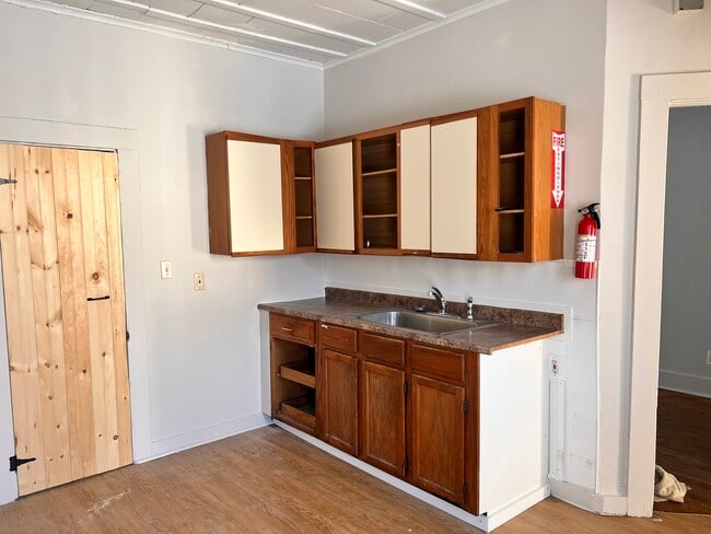 Building Photo - 13 Church St