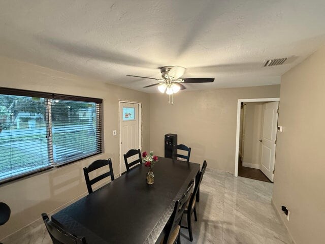 Foto del edificio - 1382 NE 28th St