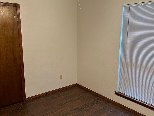 Building Photo - 811 Hawthorne Pl