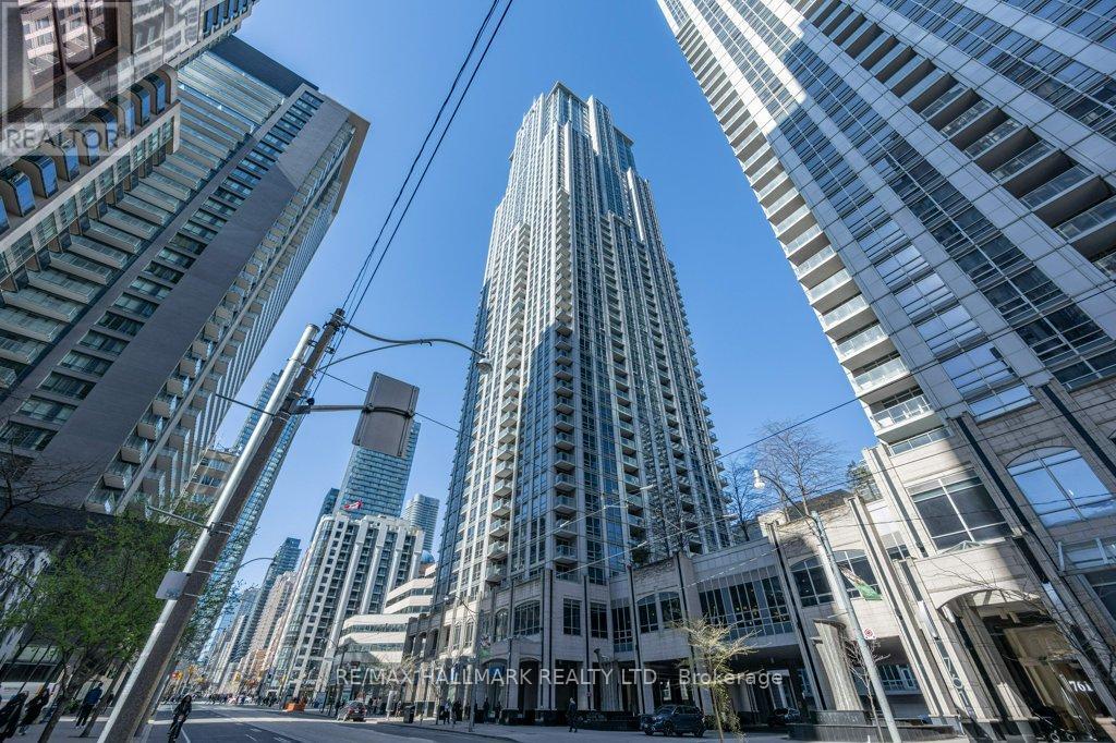 Photo principale - 763-763 Bay St.