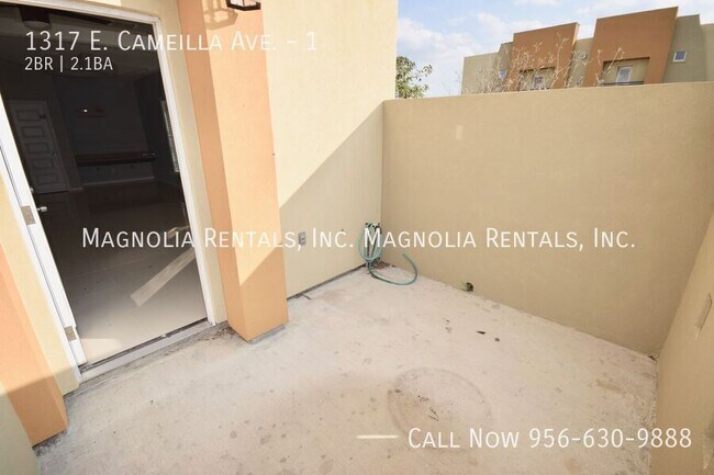 Foto del edificio - 2 bed 2.5 bath Townhouse with Pool in Mcallen