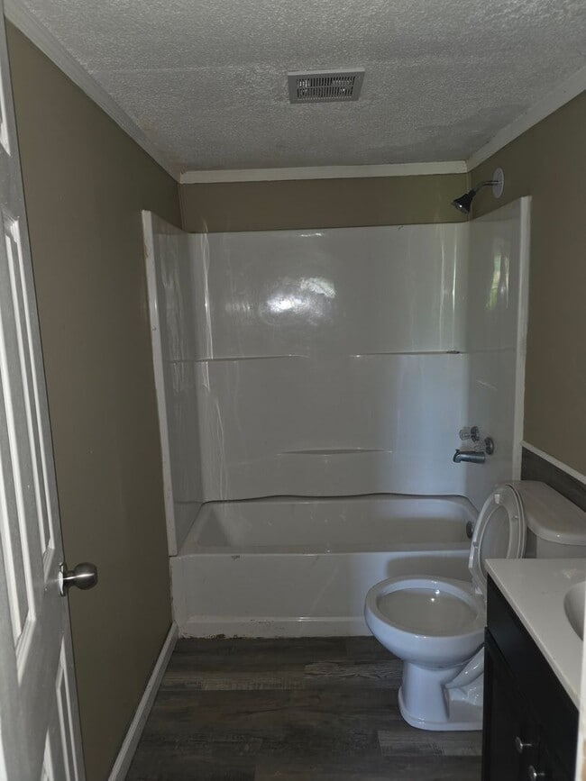 Building Photo - Nice 3BD/1BA