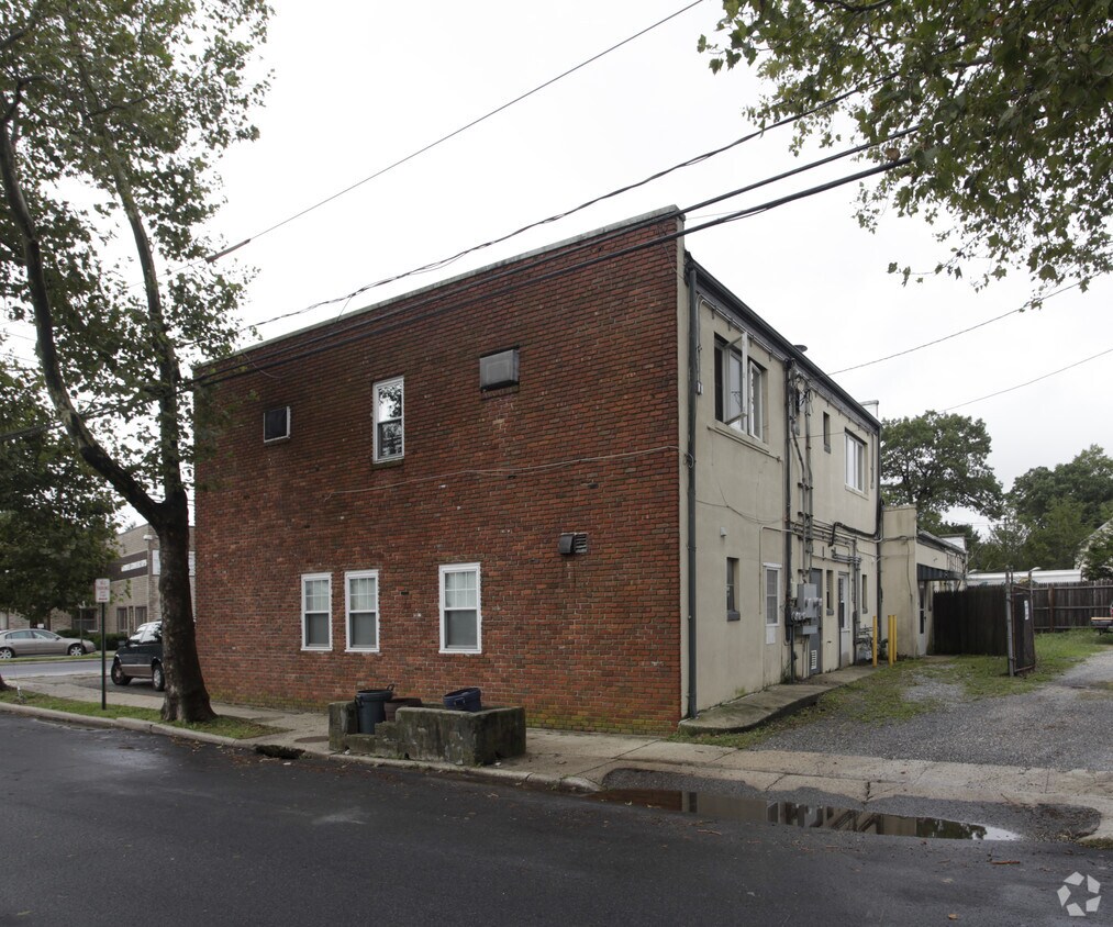 8389 W Hills Rd, Huntington Station, NY 11746 Apartments in