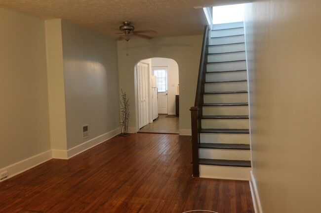 Foto del edificio - Charming 2 Bedroom/1 Bathroom Townhome in Woodberry, MD - Close to Light Rail!
