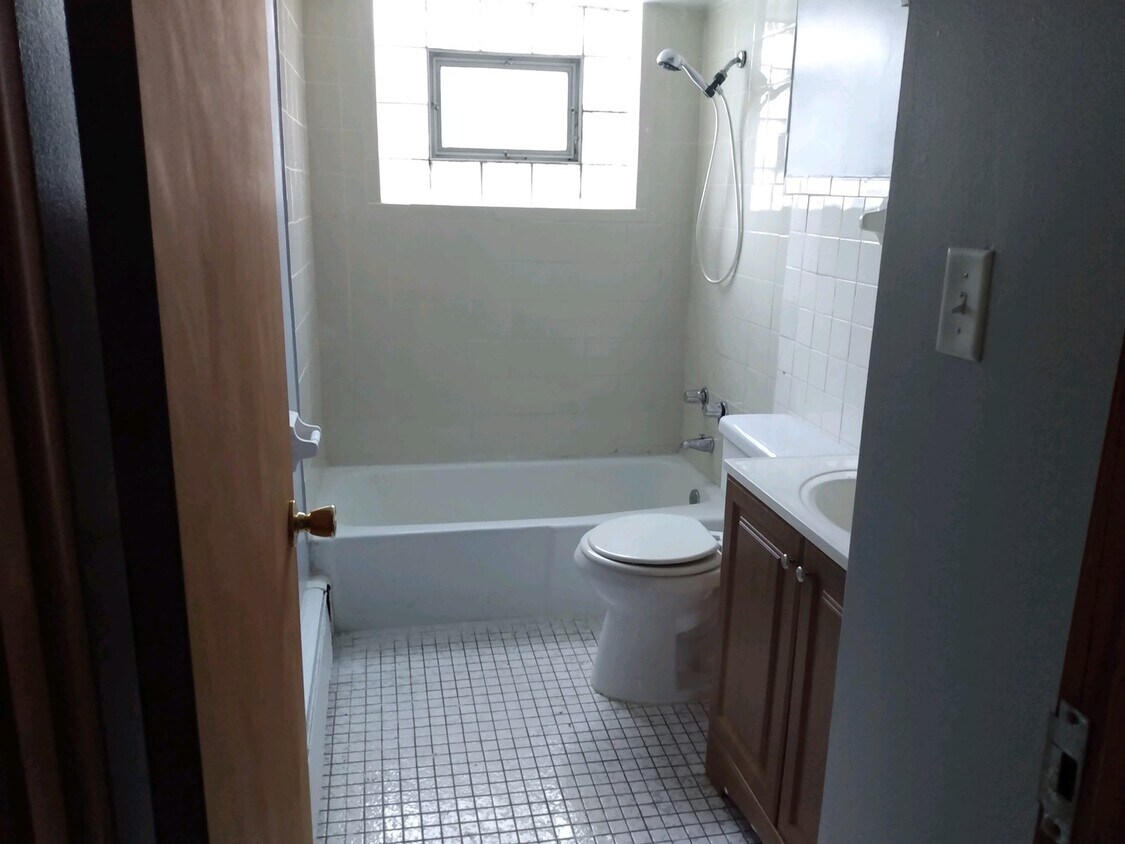 Primary Photo - 7209 W 71st St