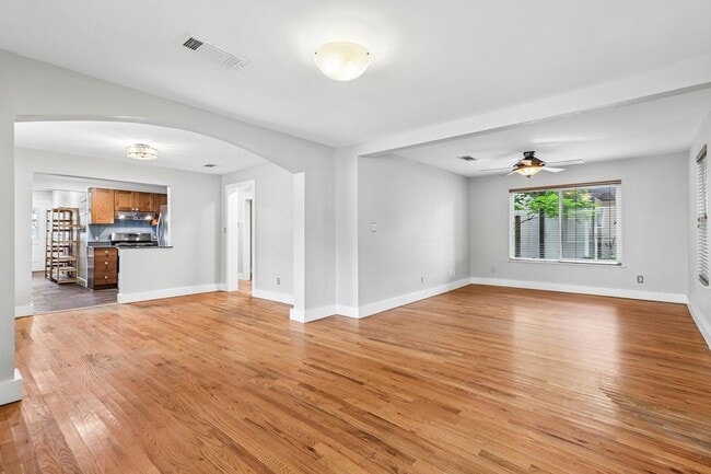 Building Photo - 4315 Bellvue Ave