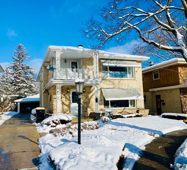 8626 Ludington Ct, Wauwatosa, WI 53226 Townhome Rentals in Wauwatosa