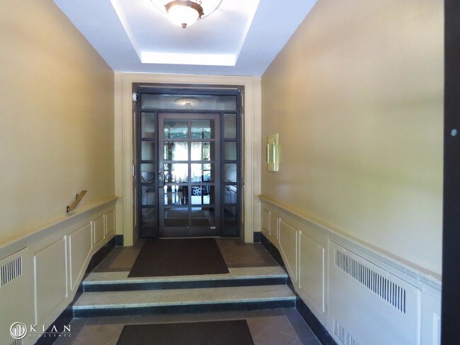 Building Photo - 4250 Van Cortlandt Park E