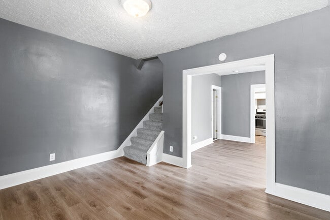 Building Photo - 977 E 17th Ave