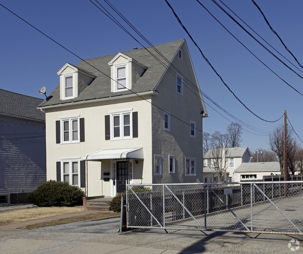 20 Hamilton Ave, Oyster Bay, NY 11771 Apartments in Oyster Bay, NY