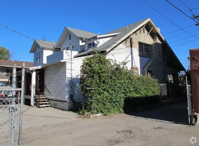 Building Photo - 118 N Avenue 56