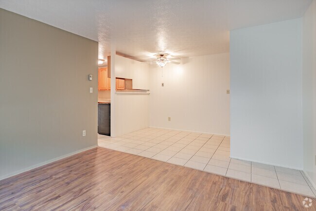 2BD 1BA 689 pies. Cuadrados. - Jordan Court Apartments