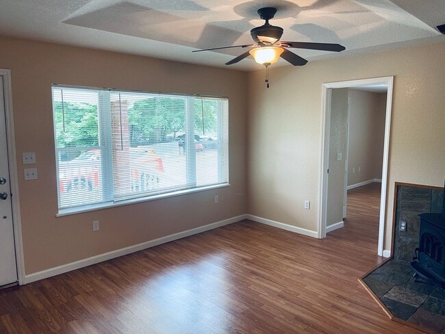 Building Photo - Charming 2-Bedroom in Candler with Large Y...