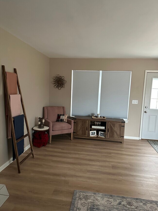 Foto del edificio - 102 Chancellor Ct