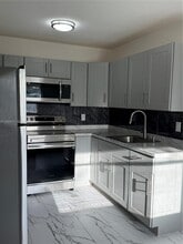 Building Photo - 6071 SW 33rd St