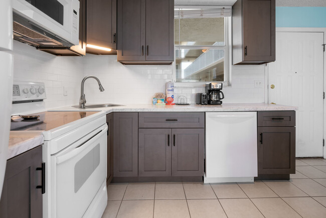 Foto del edificio - 5700 Bonita Beach Rd SW