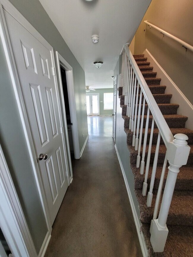 Foto del edificio - 1602 Dehart Dr