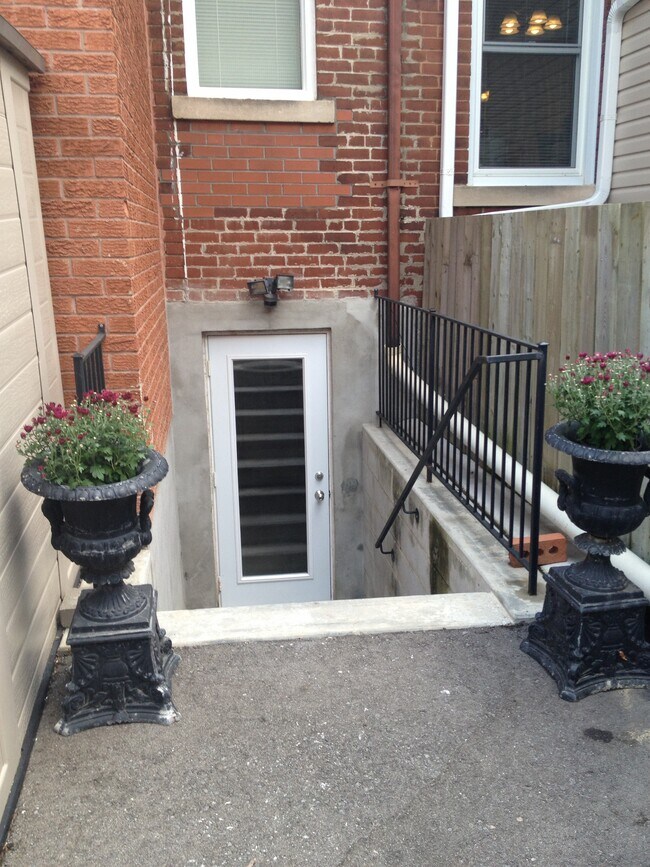 Photo du bâtiment - 1 Bedroom Annex/Seaton Village.  Private entrance. Feels like main.