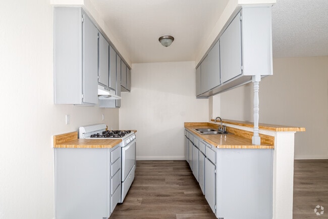 Interior Photo - 8541 Foothill Blvd., Sunland