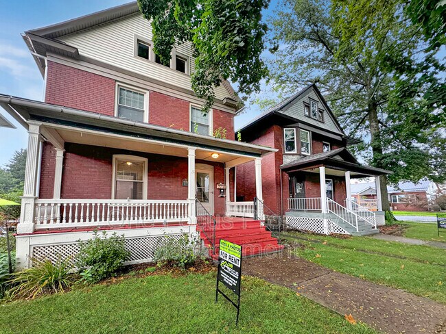 Foto del edificio - 1317 Elmira St