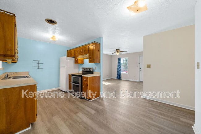 Building Photo - 405 Eddy St
