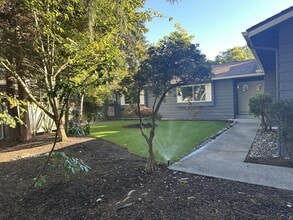 Building Photo - 10807 NE 143rd St