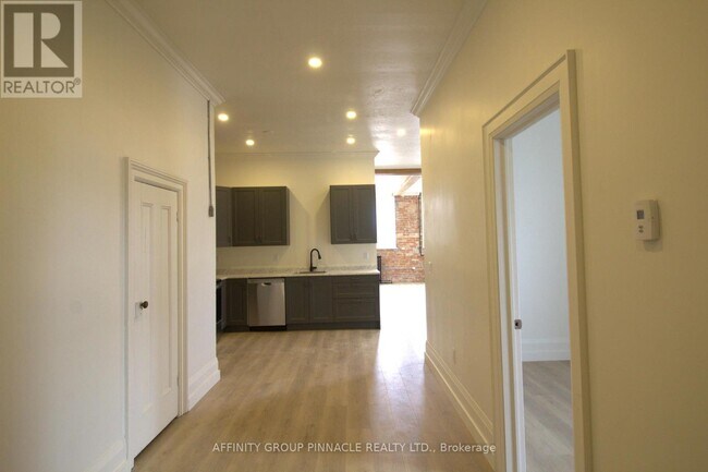 Photo du bâtiment - 3 Cambridge St S