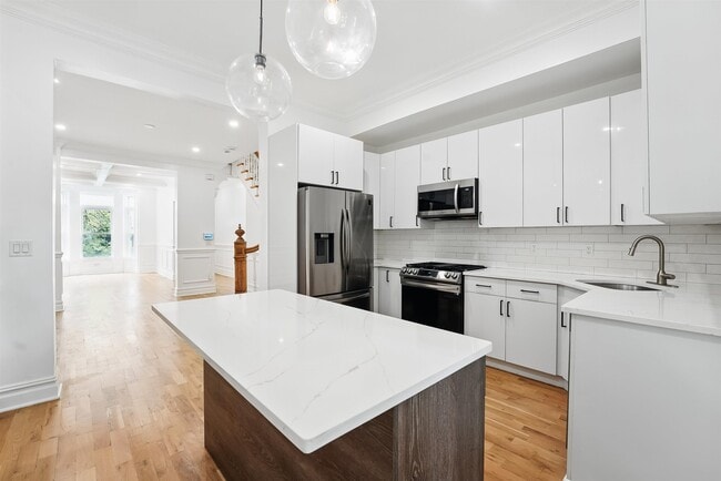 Building Photo - 52 Brinkerhoff St