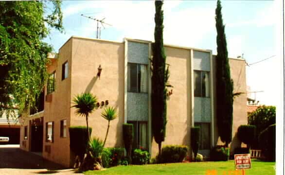 Building Photo - 10835 Moorpark St
