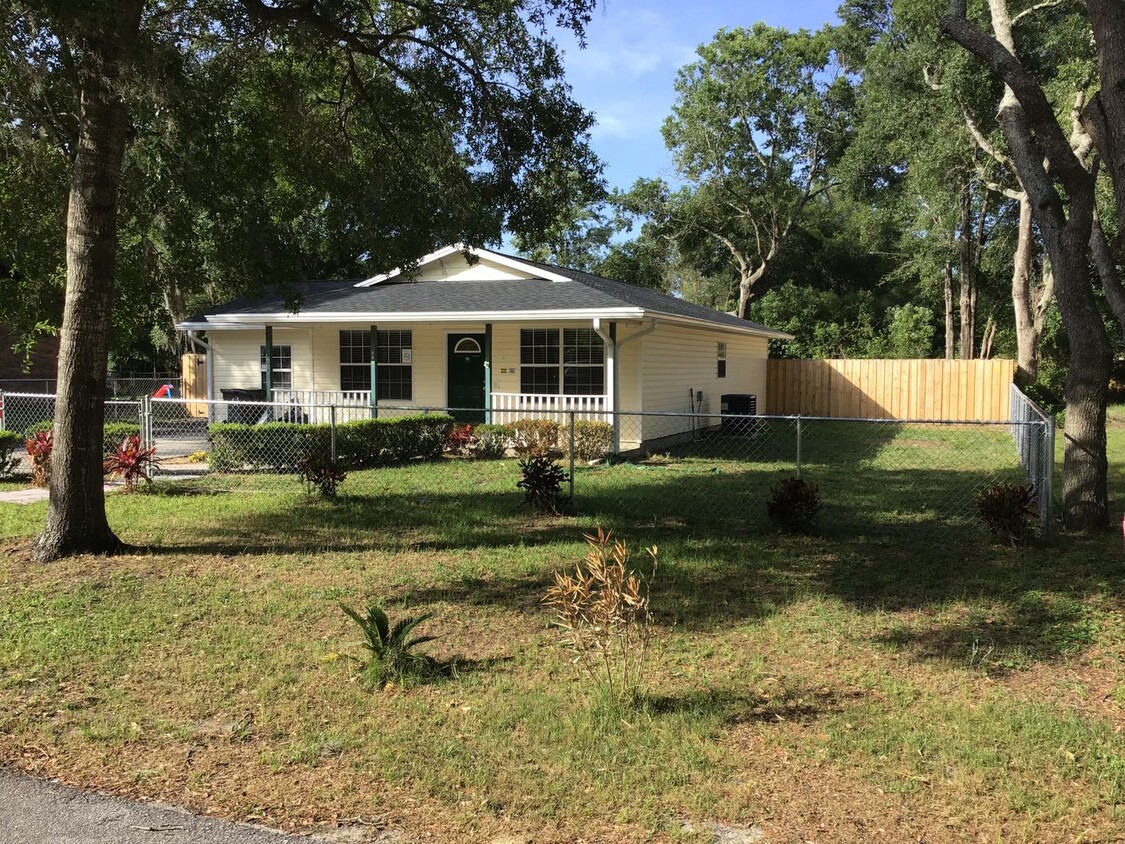 Primary Photo - 601 SW Naha St