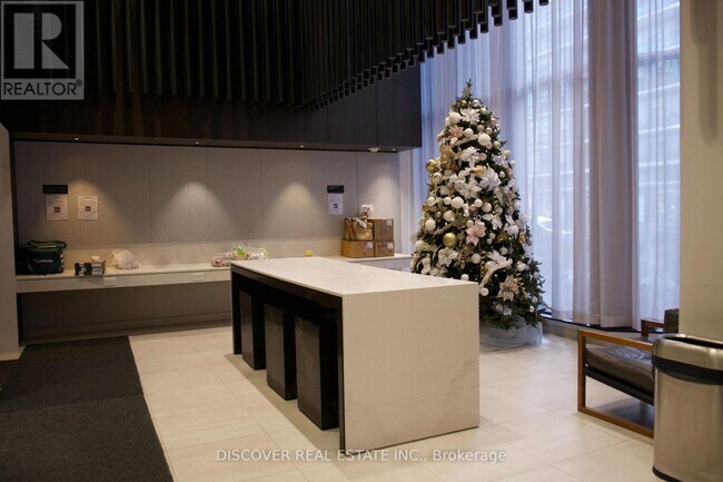 Photo du bâtiment - 4065 Confederation Pkwy