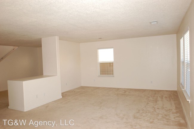 Foto del edificio - 6208 Picture Rock Pl NW