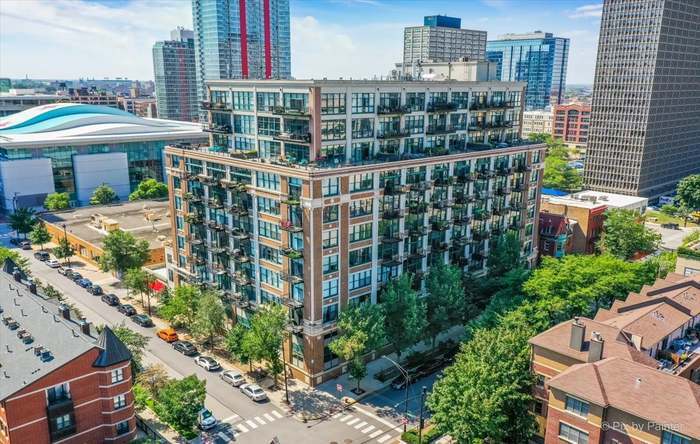 Building - 221 E Cullerton St